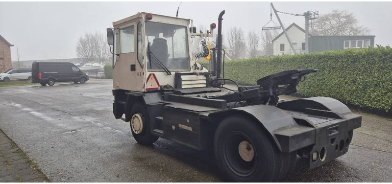 Terberg trt89 4x4 terminal trekker tractor port truck - Terminál targoncá: 5 kép. Terberg trt89 4x4 terminal trekker tractor port truck - Terminál targoncá: 5 kép.