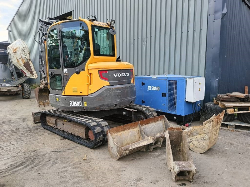 Volvo ECR 58 D rups graafmachine tracked excavator bagge - Minikotró: 2 kép. Volvo ECR 58 D rups graafmachine tracked excavator bagge - Minikotró: 2 kép.