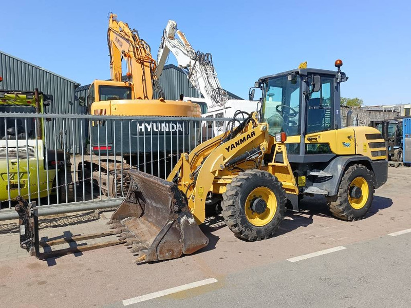 Yanmar V 70 S atlas AR75S shovel wiellader roterende mast - Gumikerekes homlokrakodó: 2 kép. Yanmar V 70 S atlas AR75S shovel wiellader roterende mast - Gumikerekes homlokrakodó: 2 kép.