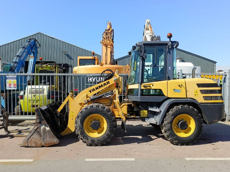 Yanmar terex V 70 S TL100 AR75S shovel wiellader roterend - Gumikerekes homlokrakodó: 2 kép. Yanmar terex V 70 S TL100 AR75S shovel wiellader roterend - Gumikerekes homlokrakodó: 2 kép.