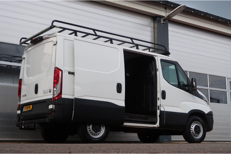 Iveco Daily 35S14V 300 L1H1 AUT/ 3,5t/ CAM/ CRUISE/ TREKHAAK/ AIRCO/ ETC - Furgon: 3 kép. Iveco Daily 35S14V 300 L1H1 AUT/ 3,5t/ CAM/ CRUISE/ TREKHAAK/ AIRCO/ ETC - Furgon: 3 kép.