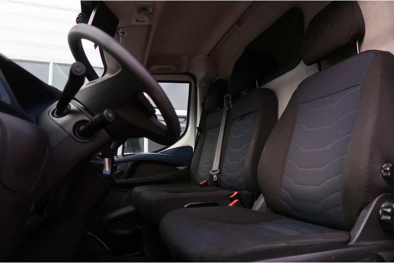 Iveco Daily 35S14V 300 L1H1 AUT/ 3,5t/ CAM/ CRUISE/ TREKHAAK/ AIRCO/ ETC - Furgon: 5 kép. Iveco Daily 35S14V 300 L1H1 AUT/ 3,5t/ CAM/ CRUISE/ TREKHAAK/ AIRCO/ ETC - Furgon: 5 kép.