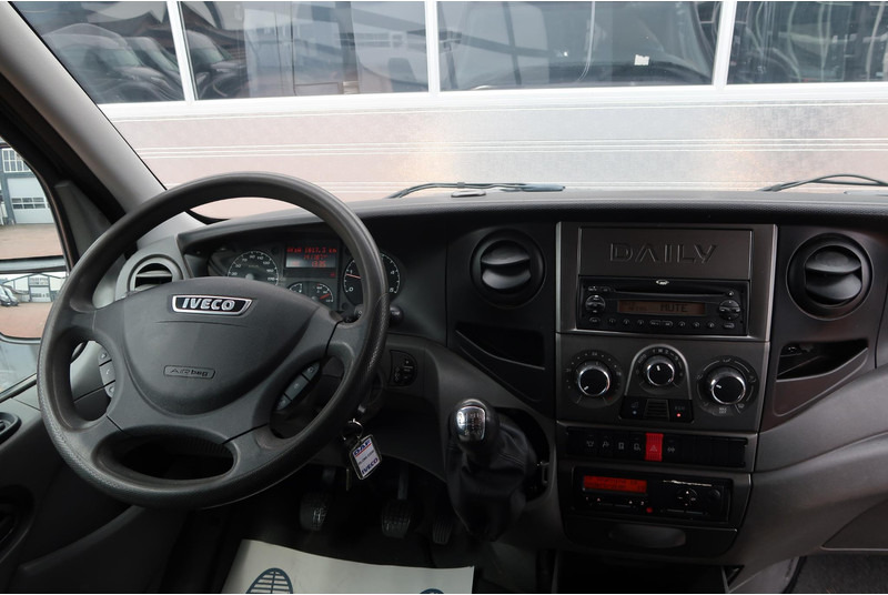 Iveco Daily 35S17V L2H3 1E EIG/ 3.5T/ AIRCO/ CRUISE/ TREKHAAK - Furgon: 5 kép. Iveco Daily 35S17V L2H3 1E EIG/ 3.5T/ AIRCO/ CRUISE/ TREKHAAK - Furgon: 5 kép.