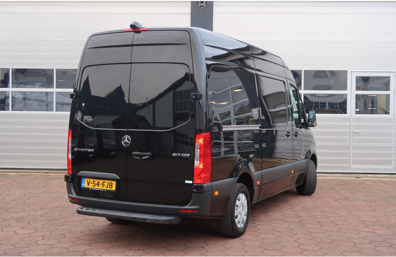 Mercedes-Benz Sprinter 317 CDI L2H2 AUT/ CAMERA/ MBUX/ CRUISE/ AIRCO - Furgon: 4 kép. Mercedes-Benz Sprinter 317 CDI L2H2 AUT/ CAMERA/ MBUX/ CRUISE/ AIRCO - Furgon: 4 kép.