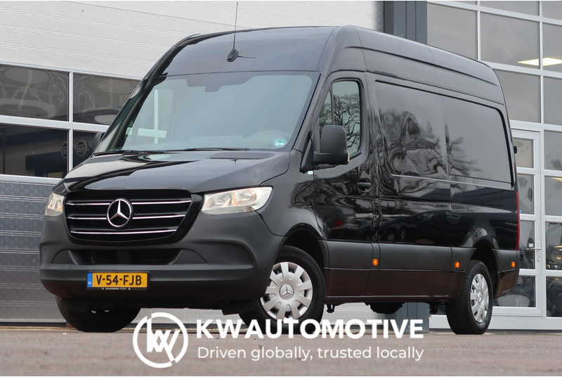 Mercedes-Benz Sprinter 317 CDI L2H2 AUT/ CAMERA/ MBUX/ CRUISE/ AIRCO - Furgon: 1 kép. Mercedes-Benz Sprinter 317 CDI L2H2 AUT/ CAMERA/ MBUX/ CRUISE/ AIRCO - Furgon: 1 kép.