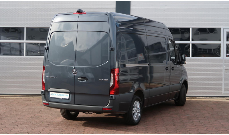 Mercedes-Benz Sprinter 317 CDI L2H2 RWD BPM VRIJ/ AUT/ 3.5T/ LED/ CAMERA/ MBUX/ CRUISE/ CLIMA - Furgon: 4 kép. Mercedes-Benz Sprinter 317 CDI L2H2 RWD BPM VRIJ/ AUT/ 3.5T/ LED/ CAMERA/ MBUX/ CRUISE/ CLIMA - Furgon: 4 kép.
