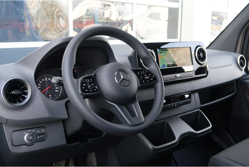 Mercedes-Benz Sprinter 317 CDI L2H2 RWD BPM VRIJ/ AUT/ 3.5T/ LED/ CAMERA/ MBUX/ CRUISE/ CLIMA - Furgon: 2 kép. Mercedes-Benz Sprinter 317 CDI L2H2 RWD BPM VRIJ/ AUT/ 3.5T/ LED/ CAMERA/ MBUX/ CRUISE/ CLIMA - Furgon: 2 kép.
