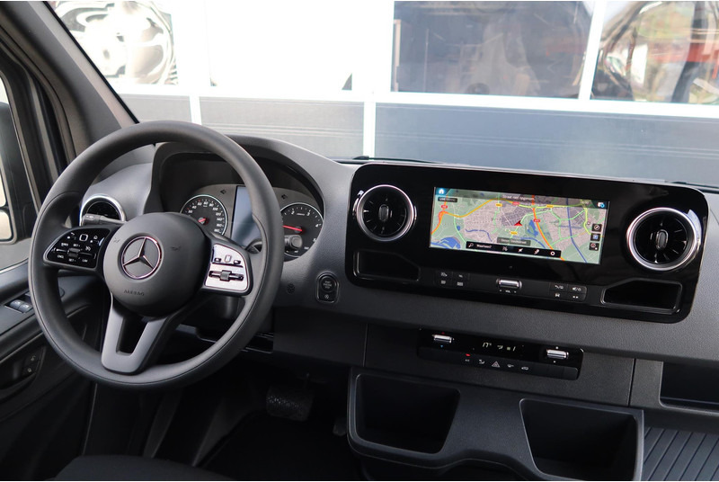 Mercedes-Benz Sprinter 317 CDI L2H2 RWD BPM VRIJ/ AUT/ 3.5T/ LED/ CAMERA/ MBUX/ CRUISE/ CLIMA - Furgon: 5 kép. Mercedes-Benz Sprinter 317 CDI L2H2 RWD BPM VRIJ/ AUT/ 3.5T/ LED/ CAMERA/ MBUX/ CRUISE/ CLIMA - Furgon: 5 kép.