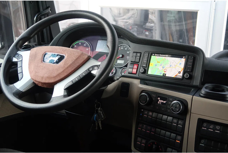 MAN TGX 26.580 6X2/4 RETARDER/ STEERED-PUSHER/ PTO/ ETC - Nyergesvontató: 5 kép. MAN TGX 26.580 6X2/4 RETARDER/ STEERED-PUSHER/ PTO/ ETC - Nyergesvontató: 5 kép.