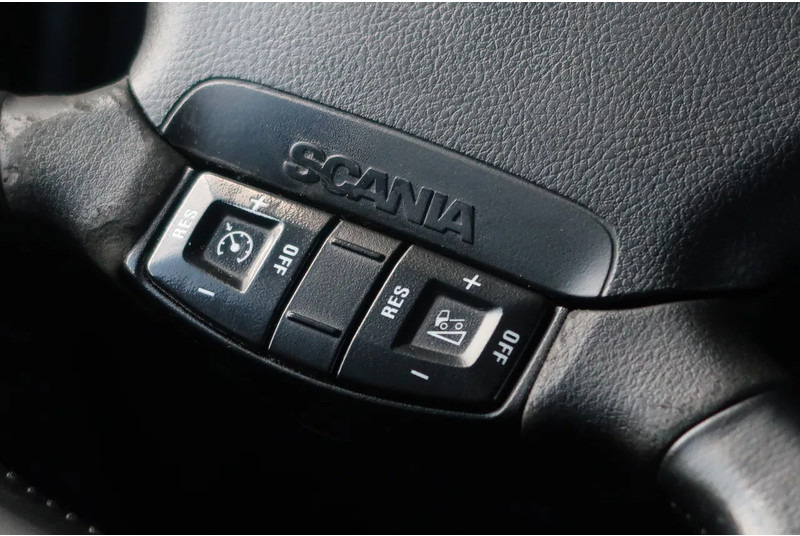Nyergesvontató Scania R520 V8 RETARDER/ DIFF LOCK/ PARK AIRCO/ 2X TANK: 8 kép. Nyergesvontató Scania R520 V8 RETARDER/ DIFF LOCK/ PARK AIRCO/ 2X TANK: 8 kép.