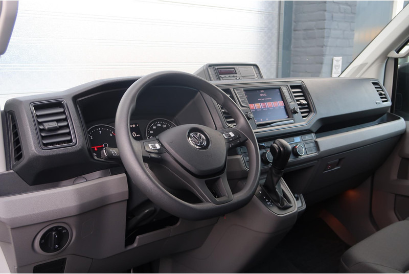 Volkswagen Crafter 50 2.0 TDI DL L3H2 3.5 T/ LED/ CAMERA/ NAVI/ CRUISE/ CLIMA/ DUBBEL LUCHT - Furgon: 2 kép. Volkswagen Crafter 50 2.0 TDI DL L3H2 3.5 T/ LED/ CAMERA/ NAVI/ CRUISE/ CLIMA/ DUBBEL LUCHT - Furgon: 2 kép.