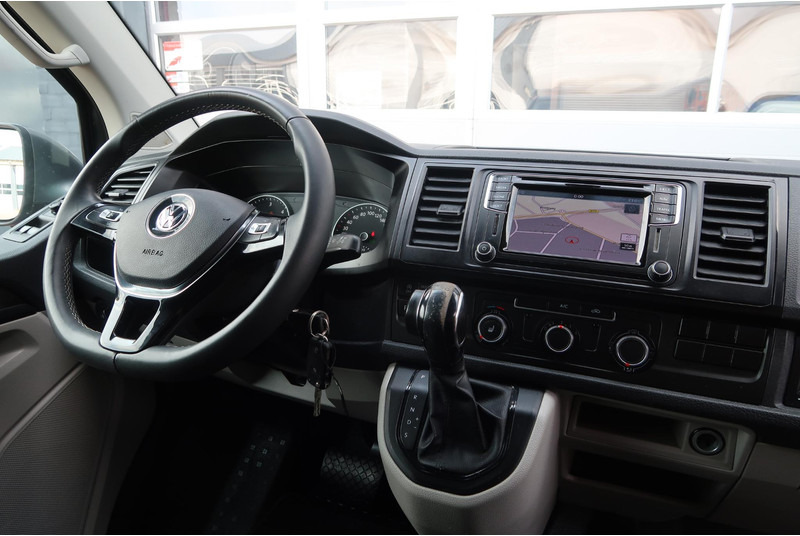 Volkswagen Transporter 2.0 TDI L2H1 Highline AUT/ NAVI/ CAMERA/ CRUISE/ AIRCO/ LEDER/ TREKHAAK - Kis furgon: 5 kép. Volkswagen Transporter 2.0 TDI L2H1 Highline AUT/ NAVI/ CAMERA/ CRUISE/ AIRCO/ LEDER/ TREKHAAK - Kis furgon: 5 kép.