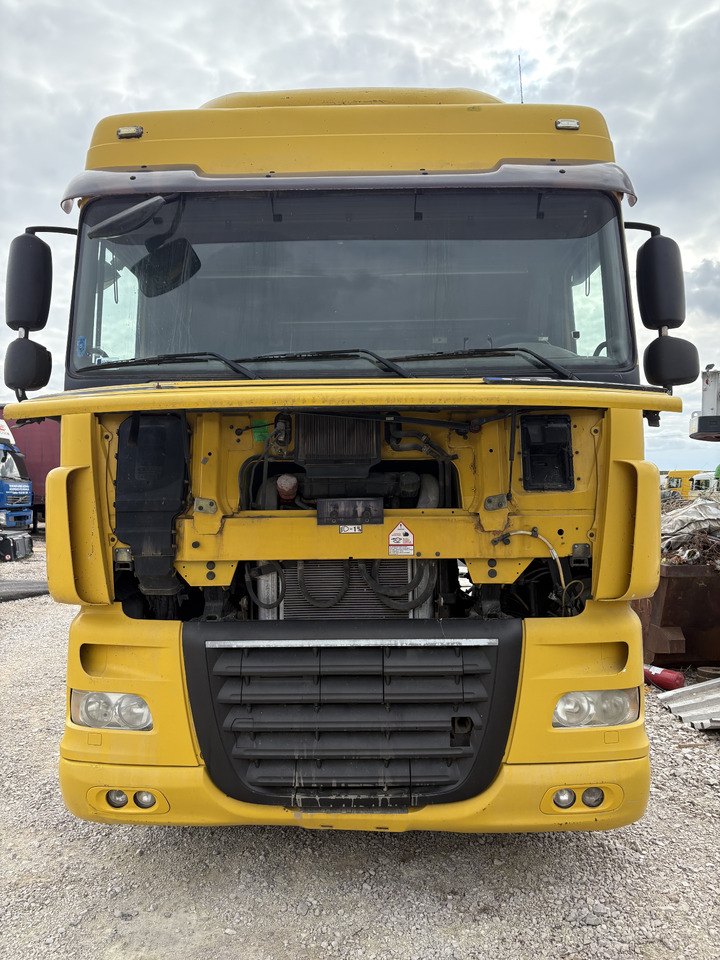 DAF Xf 105.410 EURO5 standard automatic 4x2 - Nyergesvontató: 4 kép. DAF Xf 105.410 EURO5 standard automatic 4x2 - Nyergesvontató: 4 kép.