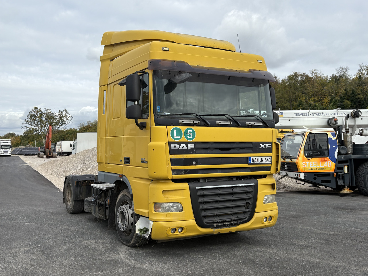 DAF Xf 105.410 EURO5 standard automatic 4x2 - Nyergesvontató: 2 kép. DAF Xf 105.410 EURO5 standard automatic 4x2 - Nyergesvontató: 2 kép.