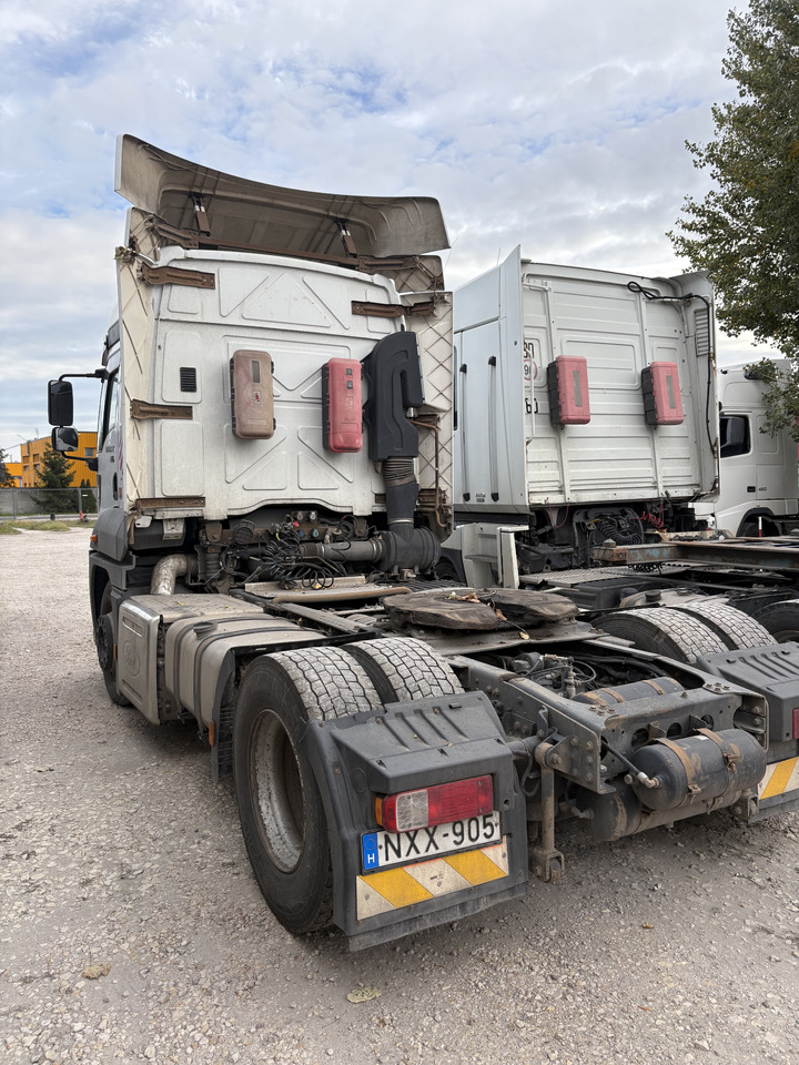 FORD 18.480 EURO6 automatic 4x2 300.000km 2unite - Nyergesvontató: 3 kép. FORD 18.480 EURO6 automatic 4x2 300.000km 2unite - Nyergesvontató: 3 kép.