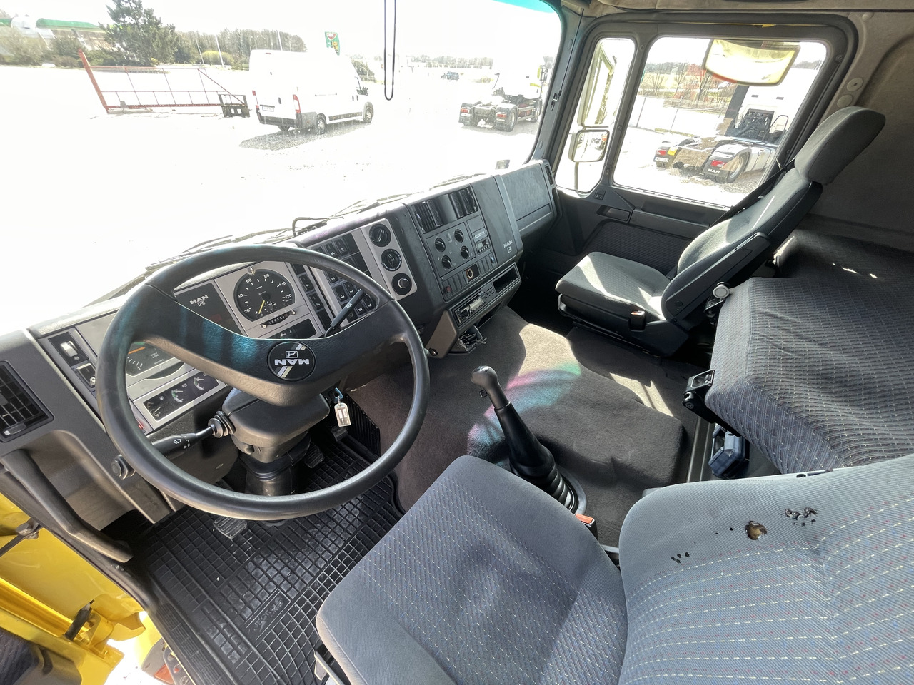 MAN F2000 413 6x2 Manual CRANE Hiab 330+jib 90 21m - Nyergesvontató: 3 kép. MAN F2000 413 6x2 Manual CRANE Hiab 330+jib 90 21m - Nyergesvontató: 3 kép.