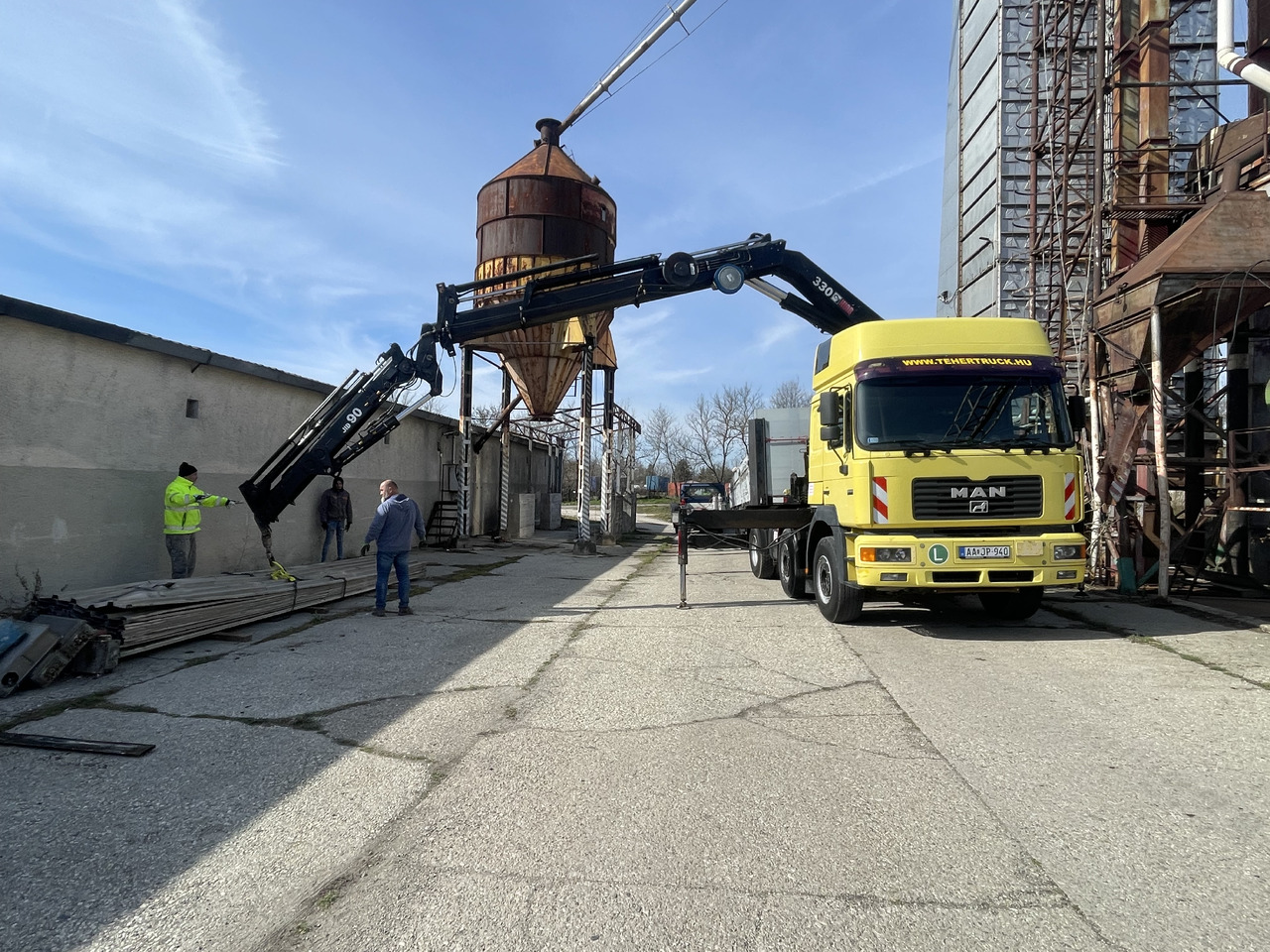 MAN F2000 413 6x2 Manual CRANE Hiab 330+jib 90 21m - Nyergesvontató: 2 kép. MAN F2000 413 6x2 Manual CRANE Hiab 330+jib 90 21m - Nyergesvontató: 2 kép.