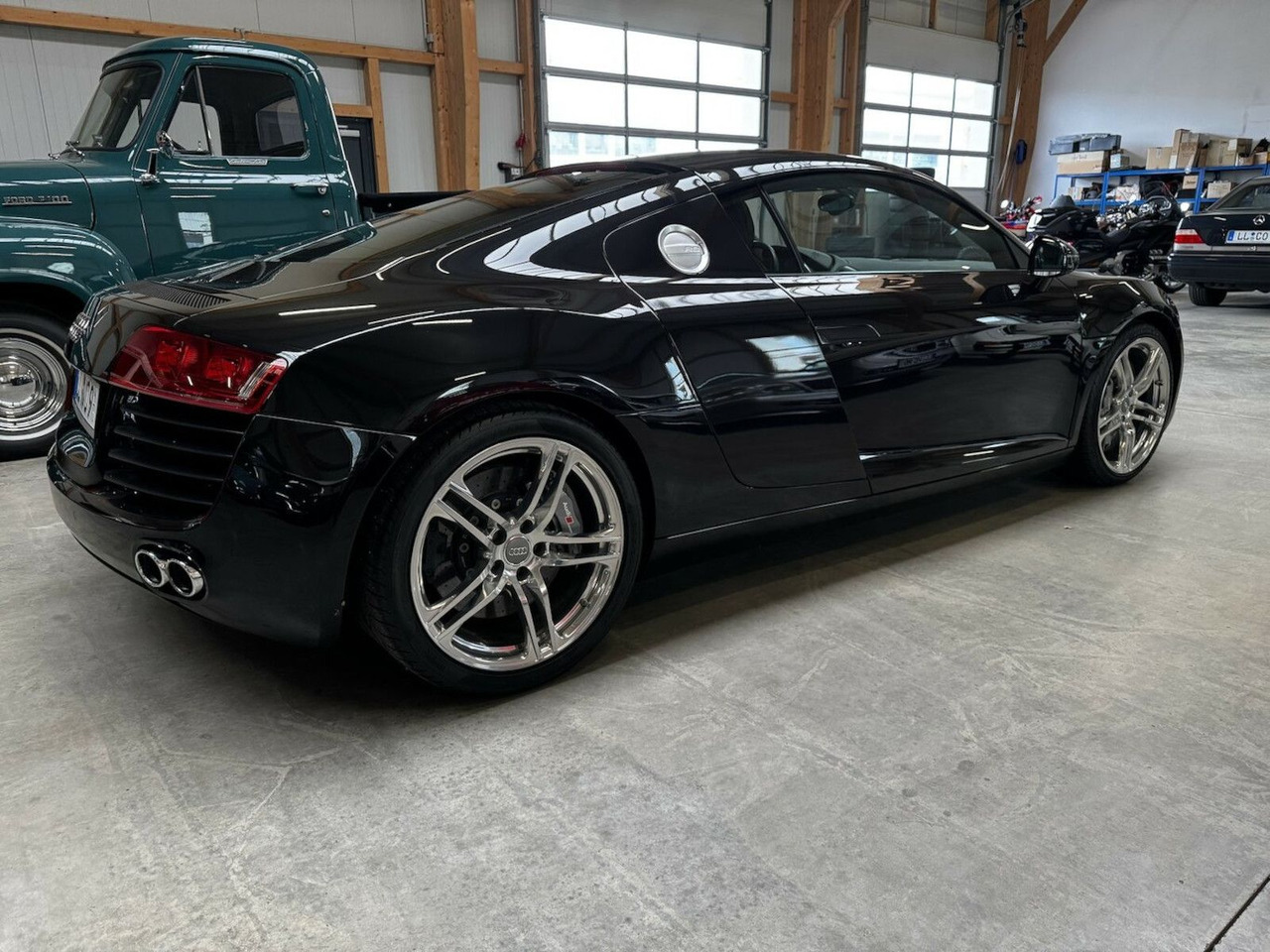 Audi R8 4.2 FSI V8 quattro Coupé - Autó: 5 kép. Audi R8 4.2 FSI V8 quattro Coupé - Autó: 5 kép.