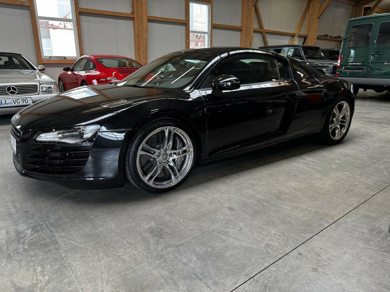 Audi R8 4.2 FSI V8 quattro Coupé - Autó: 2 kép. Audi R8 4.2 FSI V8 quattro Coupé - Autó: 2 kép.