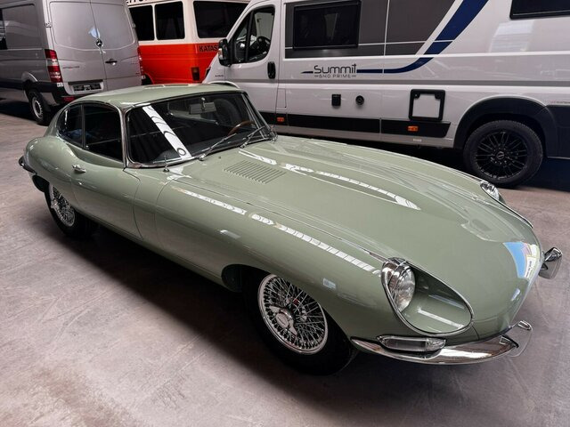 JAGUAR E-Type 4.2 Litre Serie 1.5 FHC Zustand 1 - Autó: 3 kép. JAGUAR E-Type 4.2 Litre Serie 1.5 FHC Zustand 1 - Autó: 3 kép.
