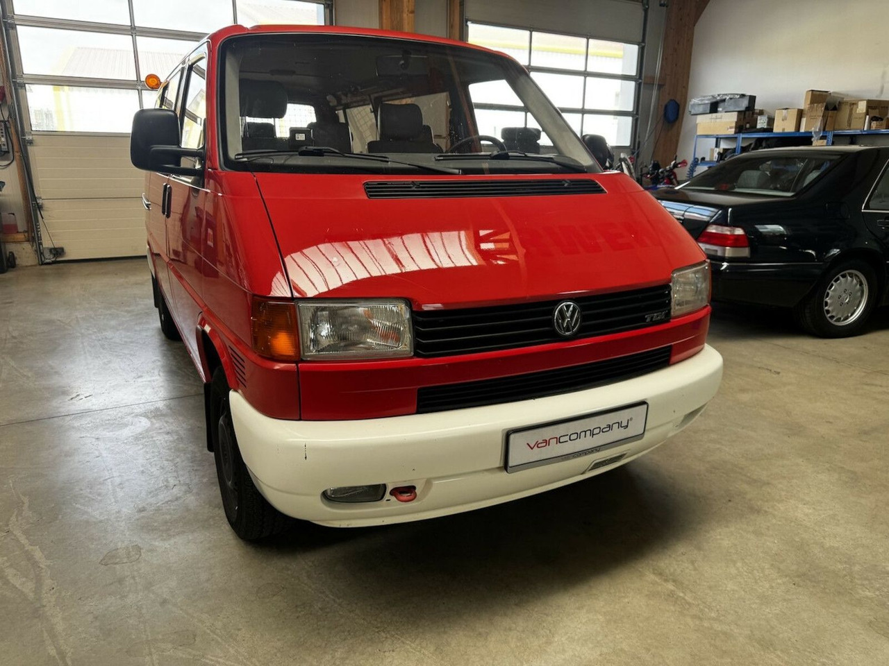 Volkswagen T4 2.5 TDI Syncro 4x4 7-Sitzer 1. Hand! - Lakóautó: 3 kép. Volkswagen T4 2.5 TDI Syncro 4x4 7-Sitzer 1. Hand! - Lakóautó: 3 kép.