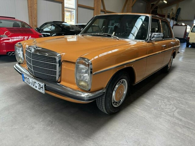 MERCEDES-BENZ 200 D/8 W115... - Szedán: 1 kép. MERCEDES-BENZ 200 D/8 W115... - Szedán: 1 kép.
