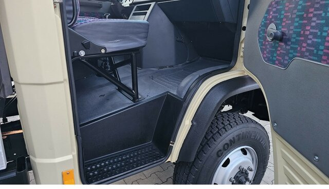 MERCEDES-BENZ 814 D T2 Vario 4x4 Allrad Topzustand!... - Kempingautó: 4 kép. MERCEDES-BENZ 814 D T2 Vario 4x4 Allrad Topzustand!... - Kempingautó: 4 kép.