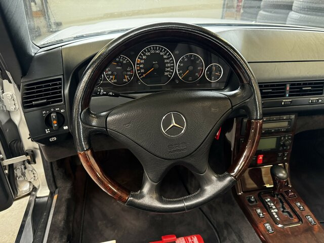 MERCEDES-BENZ SL 320 /280 R 129 Scheckheft Mercedes - Kabrió: 5 kép. MERCEDES-BENZ SL 320 /280 R 129 Scheckheft Mercedes - Kabrió: 5 kép.
