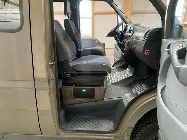 MERCEDES-BENZ Sprinter 313 CDI Doka 4x4 Allrad 1.Hand... - Ponyvás kisteherautó, Duplakabinos kisteherautó: 5 kép. MERCEDES-BENZ Sprinter 313 CDI Doka 4x4 Allrad 1.Hand... - Ponyvás kisteherautó, Duplakabinos kisteherautó: 5 kép.