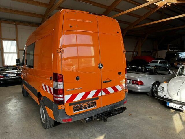MERCEDES-BENZ Sprinter 316 CDI 4x4 Allrad 5-Sitzer... - Furgon, Duplakabinos kisteherautó: 2 kép. MERCEDES-BENZ Sprinter 316 CDI 4x4 Allrad 5-Sitzer... - Furgon, Duplakabinos kisteherautó: 2 kép.