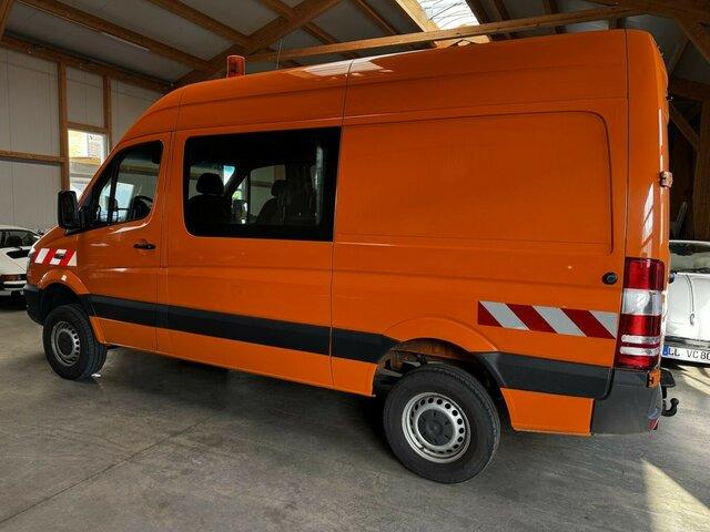 MERCEDES-BENZ Sprinter 316 CDI 4x4 Allrad 5-Sitzer... - Furgon, Duplakabinos kisteherautó: 3 kép. MERCEDES-BENZ Sprinter 316 CDI 4x4 Allrad 5-Sitzer... - Furgon, Duplakabinos kisteherautó: 3 kép.