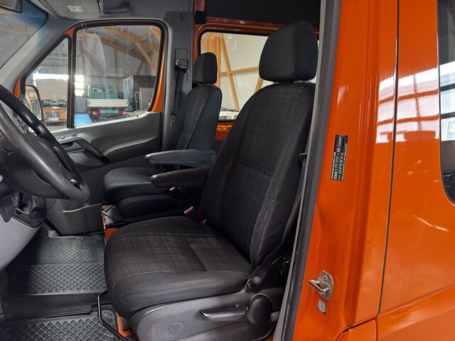 MERCEDES-BENZ Sprinter 316 CDI 4x4 Allrad L2H2 1. Hand! - Furgon: 4 kép. MERCEDES-BENZ Sprinter 316 CDI 4x4 Allrad L2H2 1. Hand! - Furgon: 4 kép.