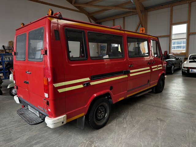 MERCEDES-BENZ T1 310 D Bremer Kombi Feuerwehr1. Hand - Minibusz, Kisbusz: 3 kép. MERCEDES-BENZ T1 310 D Bremer Kombi Feuerwehr1. Hand - Minibusz, Kisbusz: 3 kép.