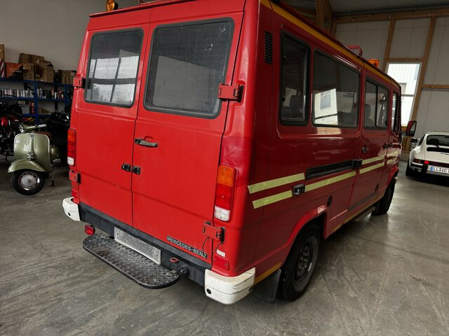 MERCEDES-BENZ T1 310 D Bremer Kombi Feuerwehr1. Hand - Minibusz, Kisbusz: 4 kép. MERCEDES-BENZ T1 310 D Bremer Kombi Feuerwehr1. Hand - Minibusz, Kisbusz: 4 kép.