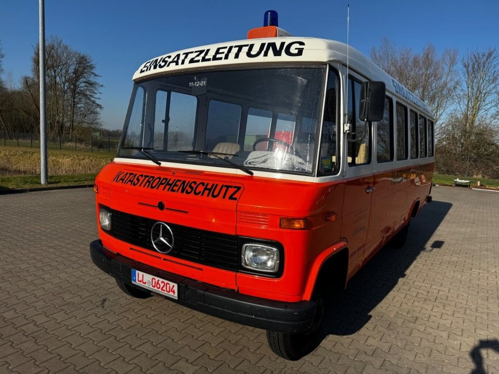 Mercedes-Benz O 309 D 608 613 - Furgon: 2 kép. Mercedes-Benz O 309 D 608 613 - Furgon: 2 kép.