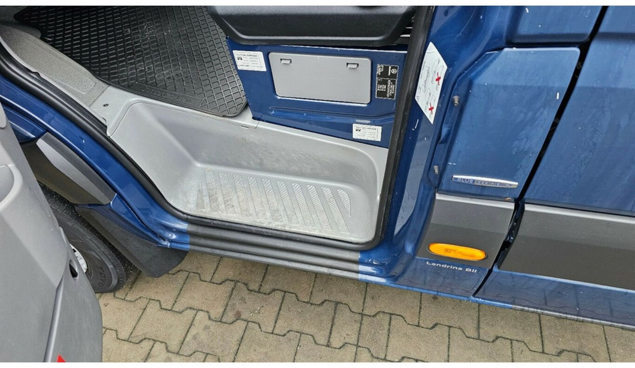 Platós kisteherautó, Duplakabinos kisteherautó Mercedes-Benz Sprinter 313 CDI Doka 4x4 Autom. AHK 3.5t: 20 kép.