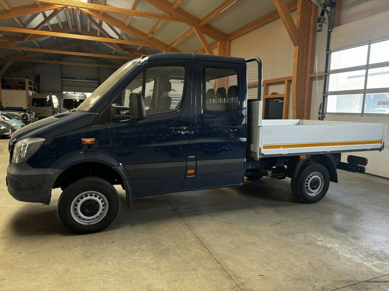 Platós kisteherautó, Duplakabinos kisteherautó Mercedes-Benz Sprinter 313 CDI Doka 4x4 Autom. AHK 3.5t: 9 kép.