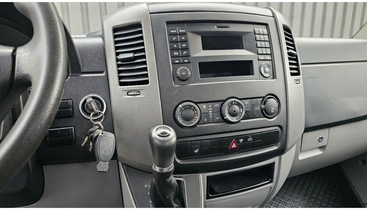 Platós kisteherautó, Duplakabinos kisteherautó Mercedes-Benz Sprinter 313 CDI Doka 4x4 Autom. AHK 3.5t: 12 kép.