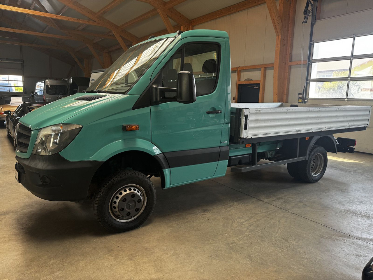 Mercedes-Benz Sprinter 513 CDI 4x4 Allrad Pritsche 3.5t - Platós kisteherautó: 2 kép. Mercedes-Benz Sprinter 513 CDI 4x4 Allrad Pritsche 3.5t - Platós kisteherautó: 2 kép.