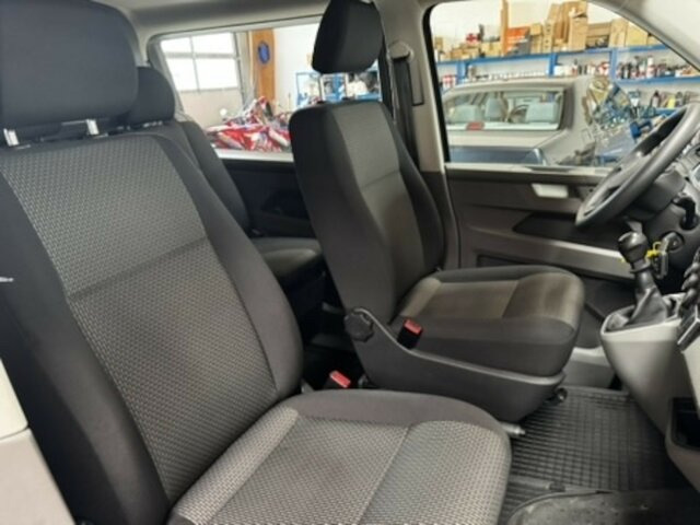 VW T6.1 lang 5-Sitzer 2.0 TDI 4Motion LKW - Kis furgon: 5 kép. VW T6.1 lang 5-Sitzer 2.0 TDI 4Motion LKW - Kis furgon: 5 kép.