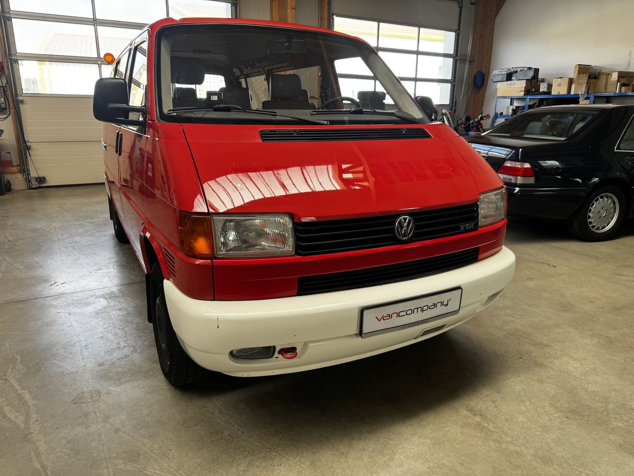Volkswagen T4 2.5 TDI Syncro 4x4 7-Sitzer 1. Hand! - Kisbusz: 3 kép. Volkswagen T4 2.5 TDI Syncro 4x4 7-Sitzer 1. Hand! - Kisbusz: 3 kép.