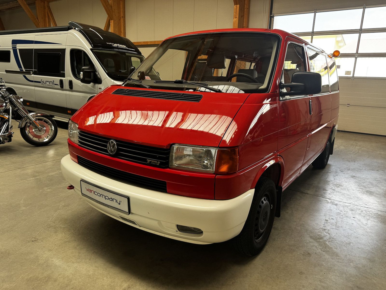 Volkswagen T4 2.5 TDI Syncro 4x4 7-Sitzer 1. Hand! - Kisbusz: 2 kép. Volkswagen T4 2.5 TDI Syncro 4x4 7-Sitzer 1. Hand! - Kisbusz: 2 kép.