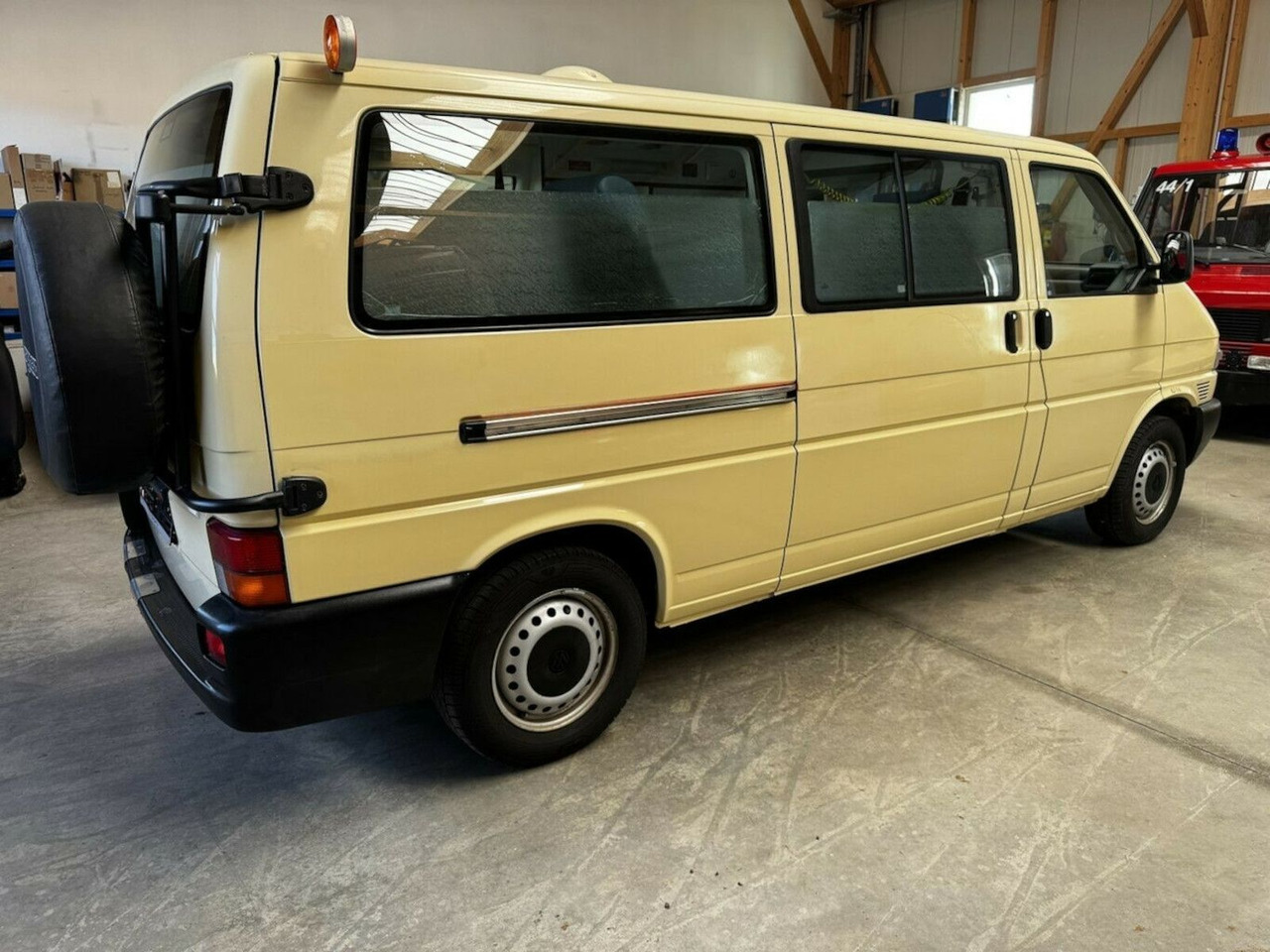 Volkswagen T4 2.5 TDI Syncro 4x4 lang 1. Hand! - Kisbusz: 5 kép. Volkswagen T4 2.5 TDI Syncro 4x4 lang 1. Hand! - Kisbusz: 5 kép.