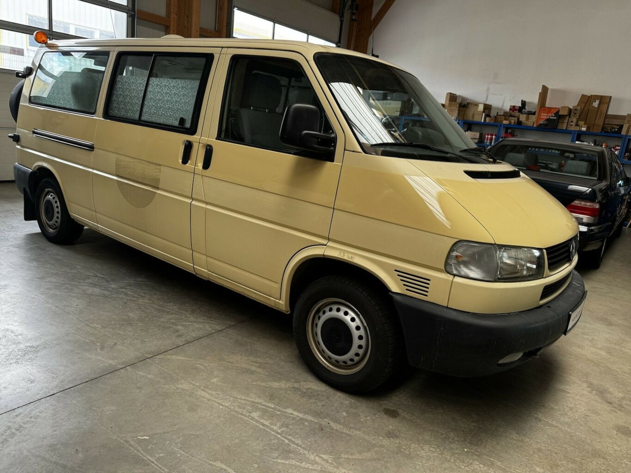 Volkswagen T4 2.5 TDI Syncro 4x4 lang 1. Hand! - Furgon: 4 kép. Volkswagen T4 2.5 TDI Syncro 4x4 lang 1. Hand! - Furgon: 4 kép.