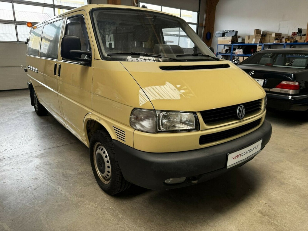 Volkswagen T4 2.5 TDI Syncro 4x4 lang 1. Hand! - Kempingautó: 3 kép. Volkswagen T4 2.5 TDI Syncro 4x4 lang 1. Hand! - Kempingautó: 3 kép.