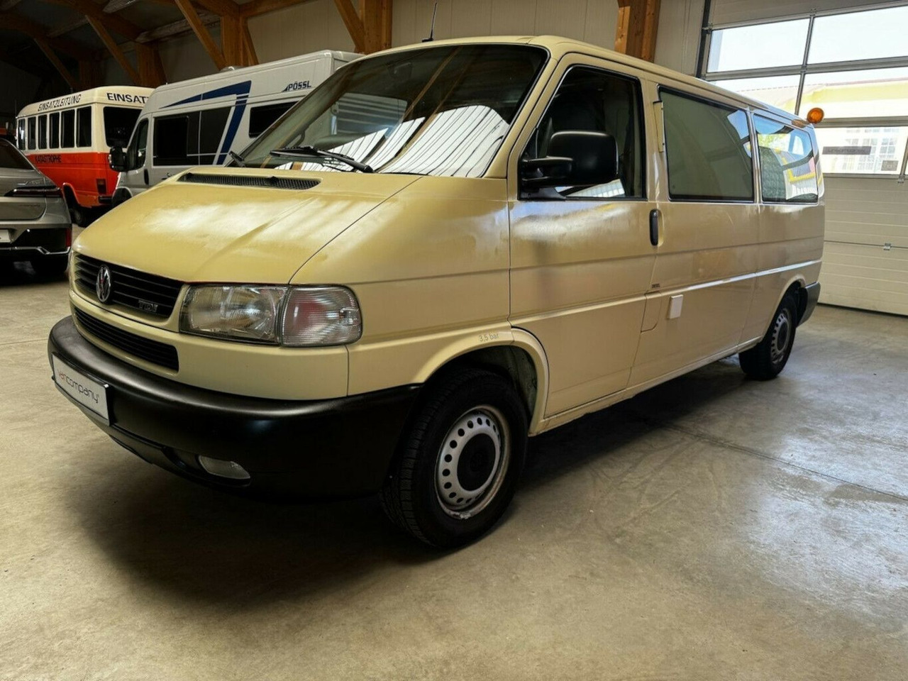 Volkswagen T4 2.5 TDI Syncro 4x4 lang 1. Hand! - Kisbusz: 2 kép. Volkswagen T4 2.5 TDI Syncro 4x4 lang 1. Hand! - Kisbusz: 2 kép.