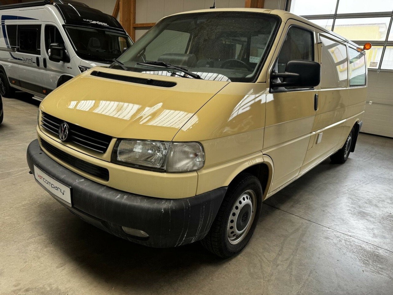 Volkswagen T4 2.5 TDI Syncro 4x4 lang 1. Hand! - Furgon: 1 kép. Volkswagen T4 2.5 TDI Syncro 4x4 lang 1. Hand! - Furgon: 1 kép.