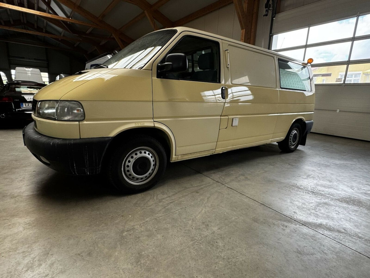 Volkswagen T4 2.5 TDI Syncro 4x4 lang 1. Hand! - Furgon: 2 kép. Volkswagen T4 2.5 TDI Syncro 4x4 lang 1. Hand! - Furgon: 2 kép.