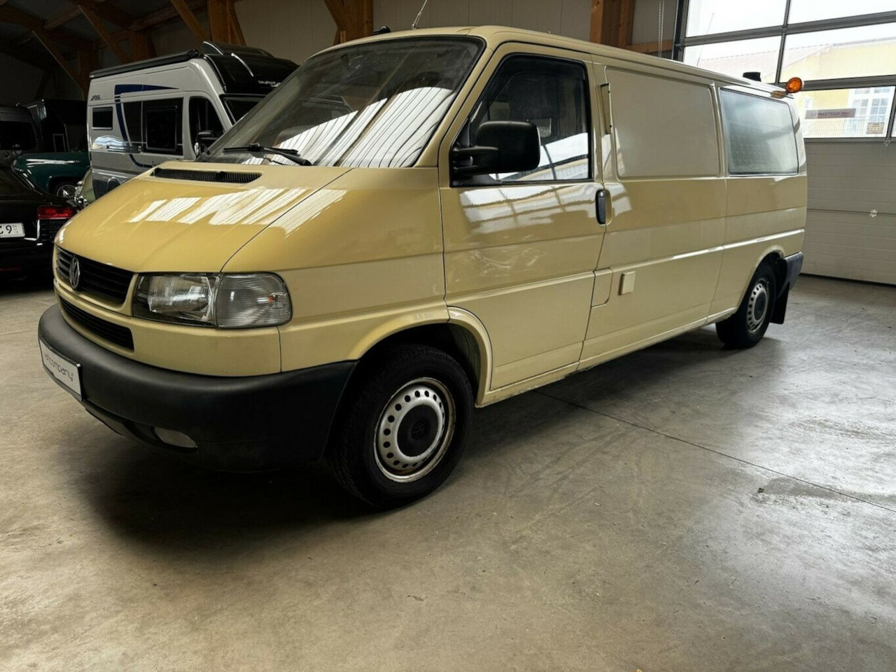 Volkswagen T4 2.5 TDI Syncro 4x4 lang 1. Hand! - Kempingautó: 2 kép. Volkswagen T4 2.5 TDI Syncro 4x4 lang 1. Hand! - Kempingautó: 2 kép.