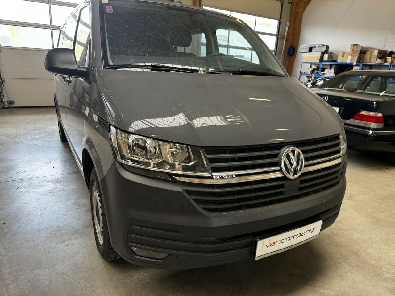 Volkswagen T6.1 lang 5-Sitzer 2.0 TDI 4Motion LKW - Kis furgon: 3 kép. Volkswagen T6.1 lang 5-Sitzer 2.0 TDI 4Motion LKW - Kis furgon: 3 kép.